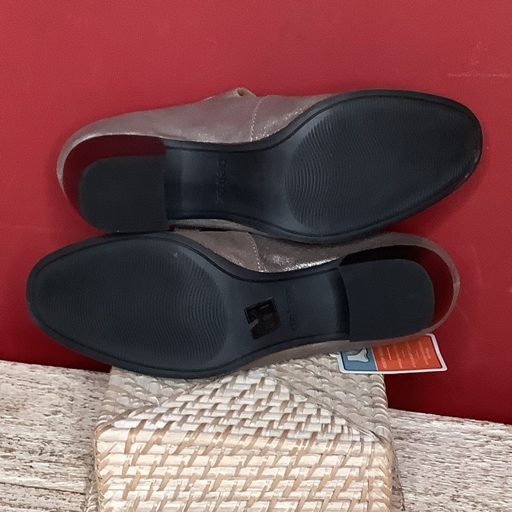 Aetrex Silver Mary Jane Heels - Picture 11 of 12